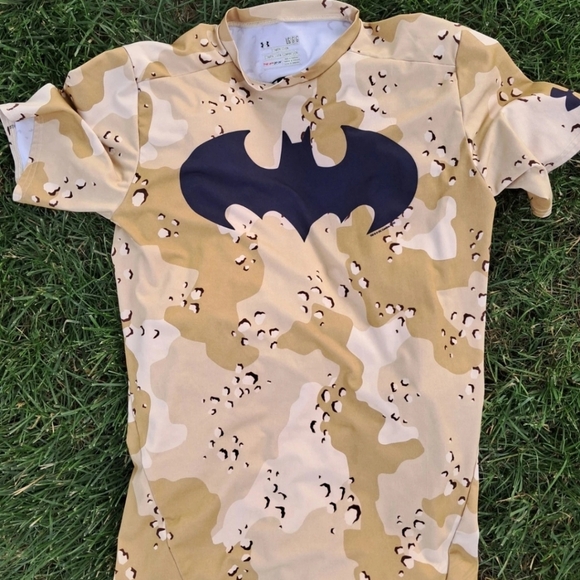 Under Armour Batman Shirt Men Large Brown Sand Camo Heat Geat Compression Marvel - Picture 1 of 4